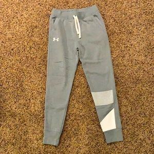 Boy’s Under Armour jogger sweatpants.